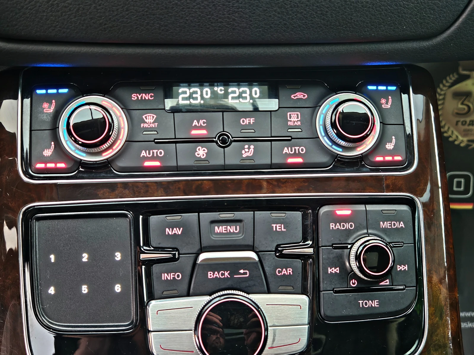 Audi A8 L/4.2TDI/TV/DISTR/BOSE/CAMERA/ОБДУХ/МАСАЖ/ВАКУМ/LI, снимка 11 - Автомобили и джипове - 53738164