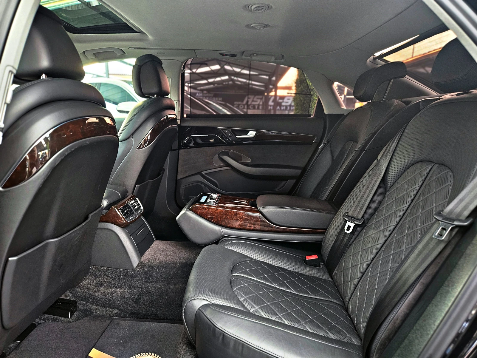 Audi A8 L/4.2TDI/TV/DISTR/BOSE/CAMERA/ОБДУХ/МАСАЖ/ВАКУМ/LI, снимка 16 - Автомобили и джипове - 53738164