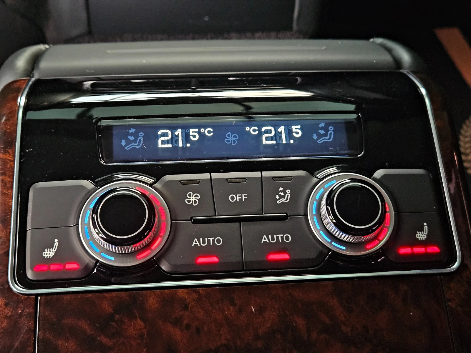 Audi A8 L/4.2TDI/TV/DISTR/BOSE/CAMERA/ОБДУХ/МАСАЖ/ВАКУМ/LI, снимка 12 - Автомобили и джипове - 53738164