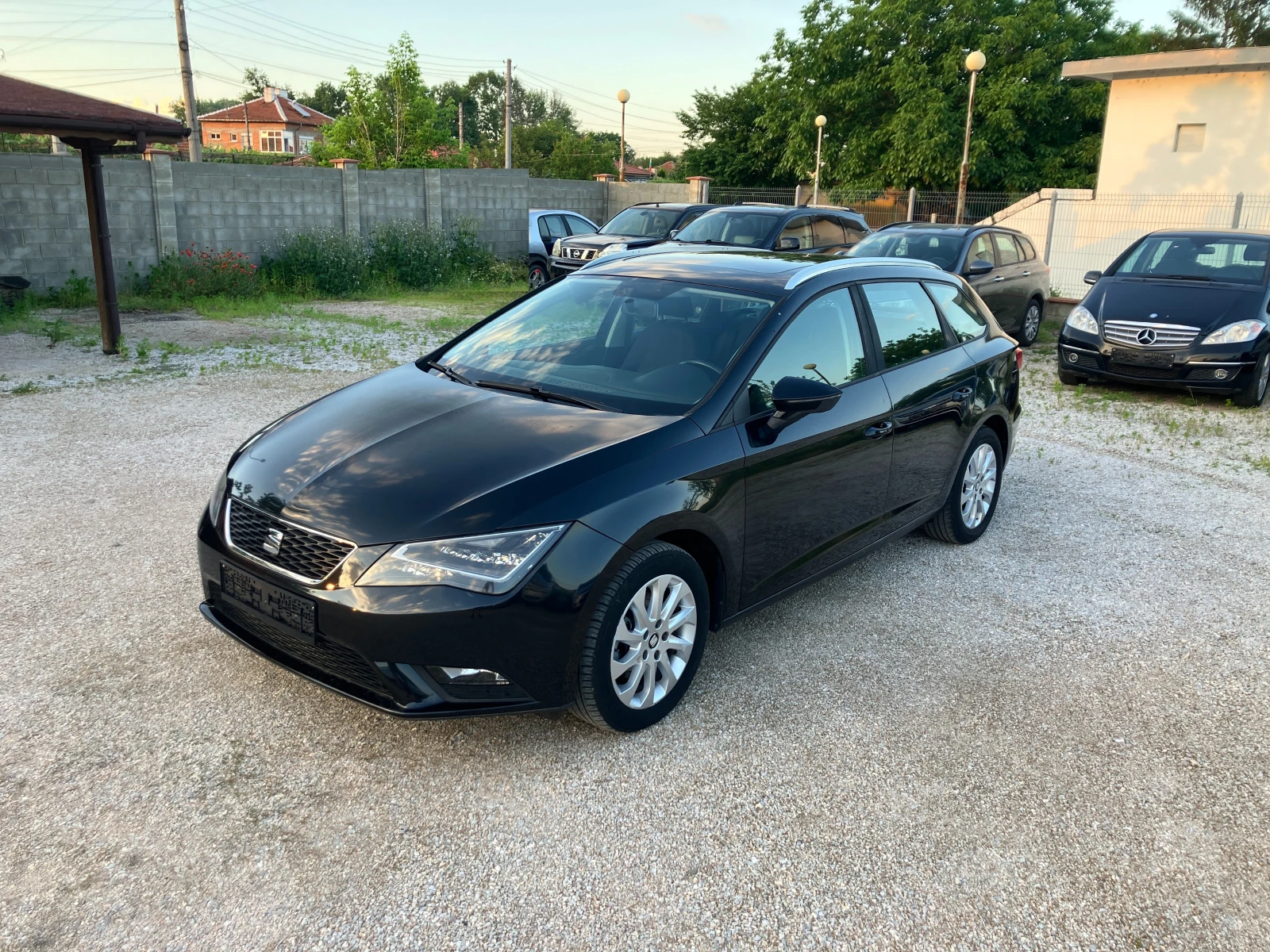 Seat Leon 1.6 TDI, снимка 4 - Автомобили и джипове - 54700447