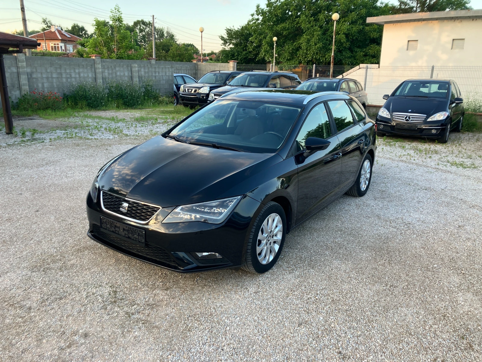Seat Leon 1.6 TDI, снимка 3 - Автомобили и джипове - 54700447