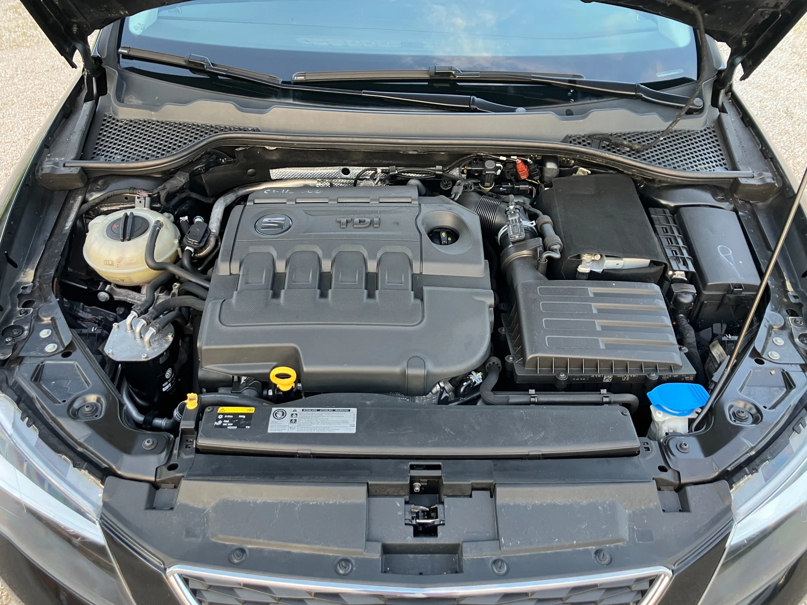 Seat Leon 1.6 TDI, снимка 17 - Автомобили и джипове - 54700447