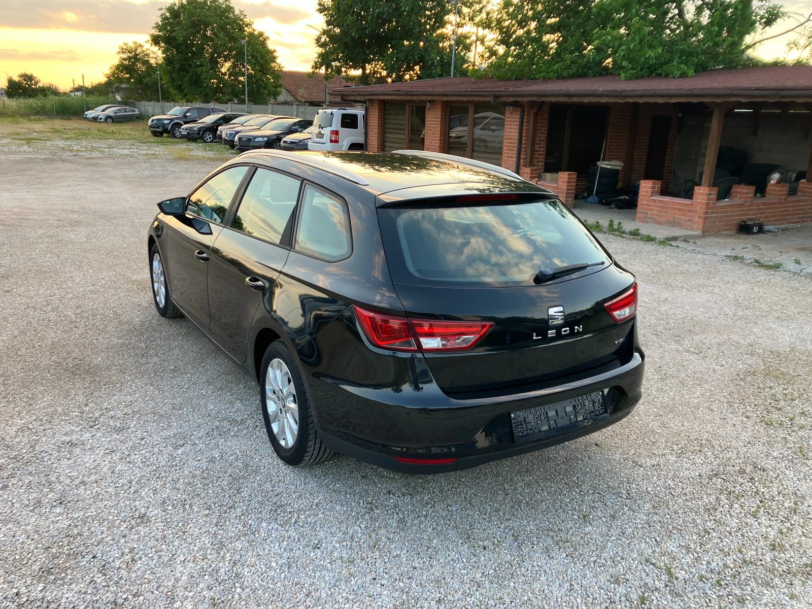 Seat Leon 1.6 TDI, снимка 7 - Автомобили и джипове - 54700447
