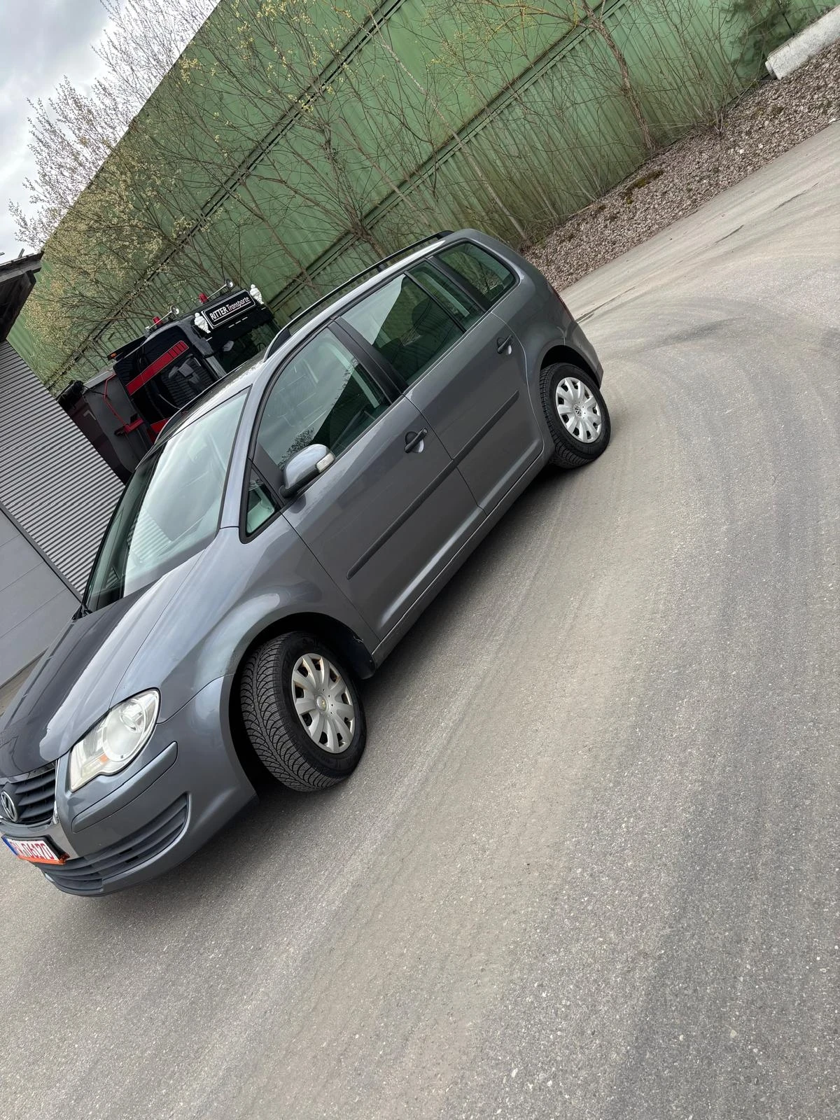 VW Touran 1.9 TDI 105к.с. 7 Места, снимка 2 - Автомобили и джипове - 54837737