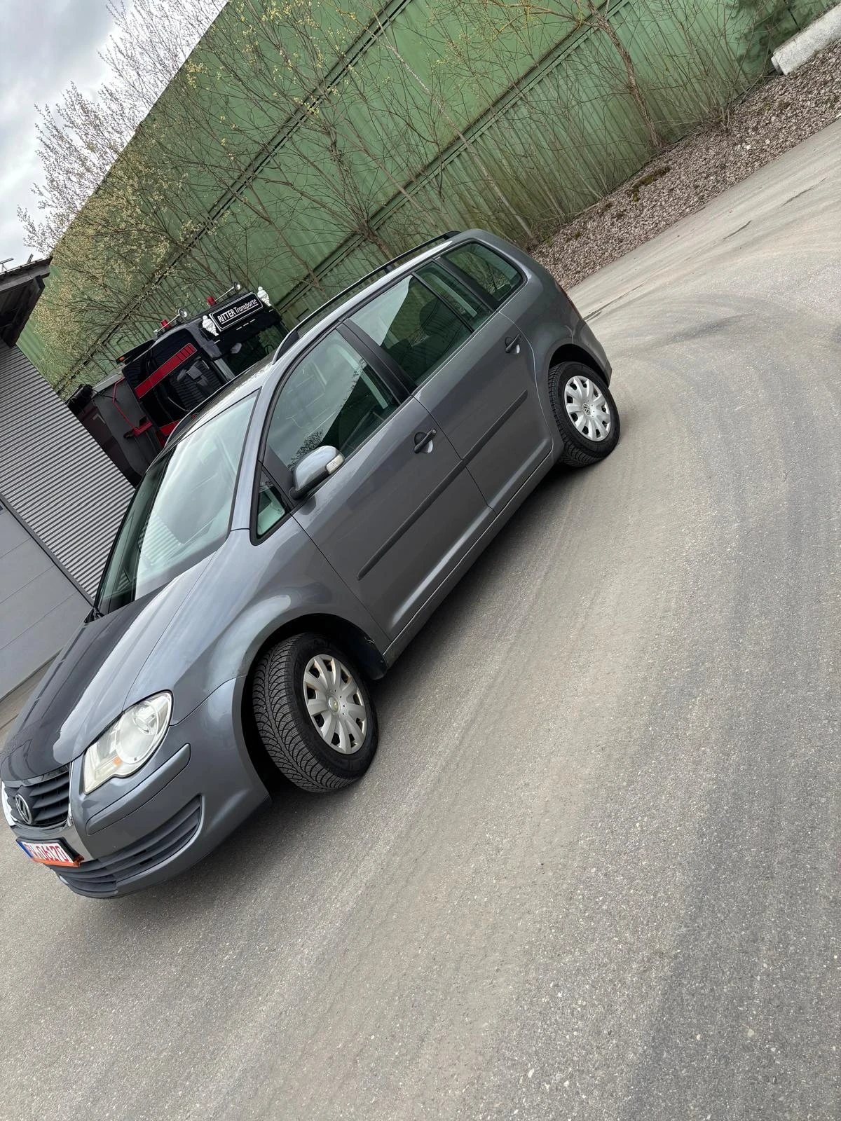 VW Touran 1.9 TDI 105к.с. 7 Места, снимка 4 - Автомобили и джипове - 54837737