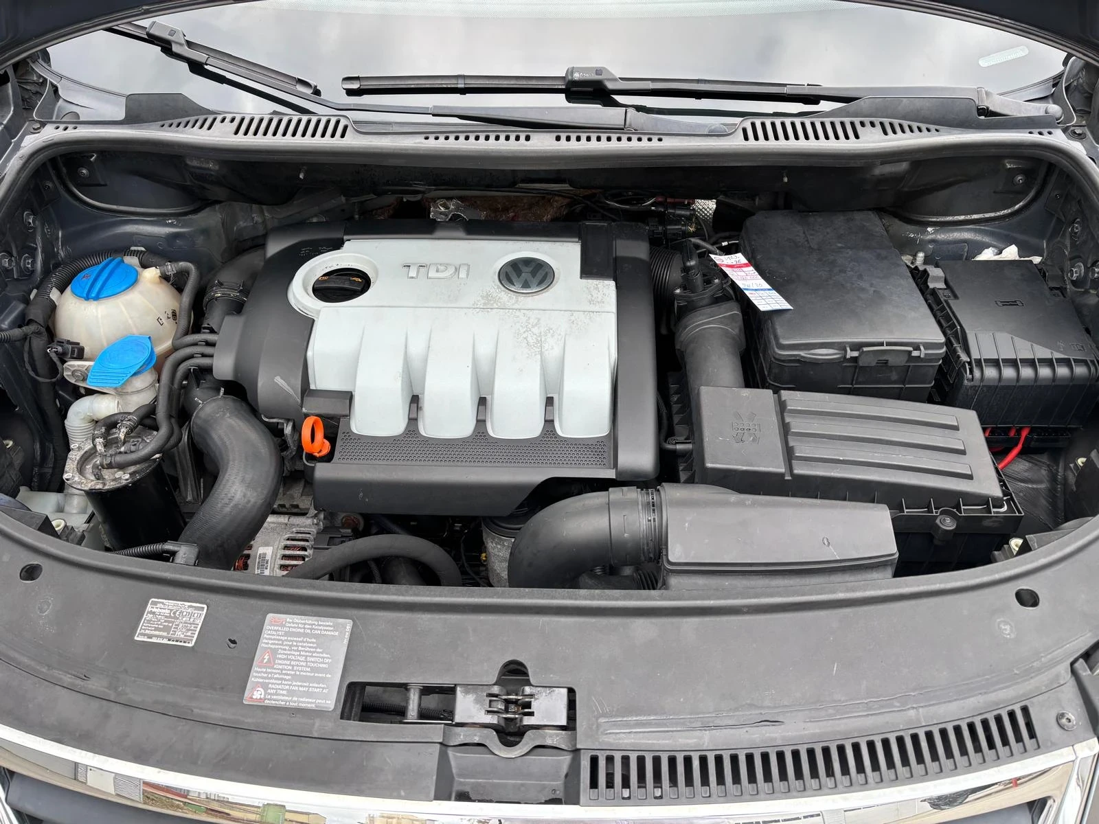 VW Touran 1.9 TDI 105к.с. 7 Места, снимка 14 - Автомобили и джипове - 54837737