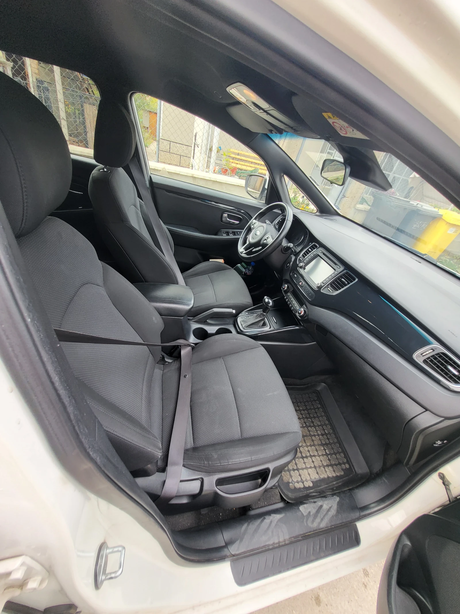 Kia Carens 1.7crdi, снимка 5 - Автомобили и джипове - 55101645