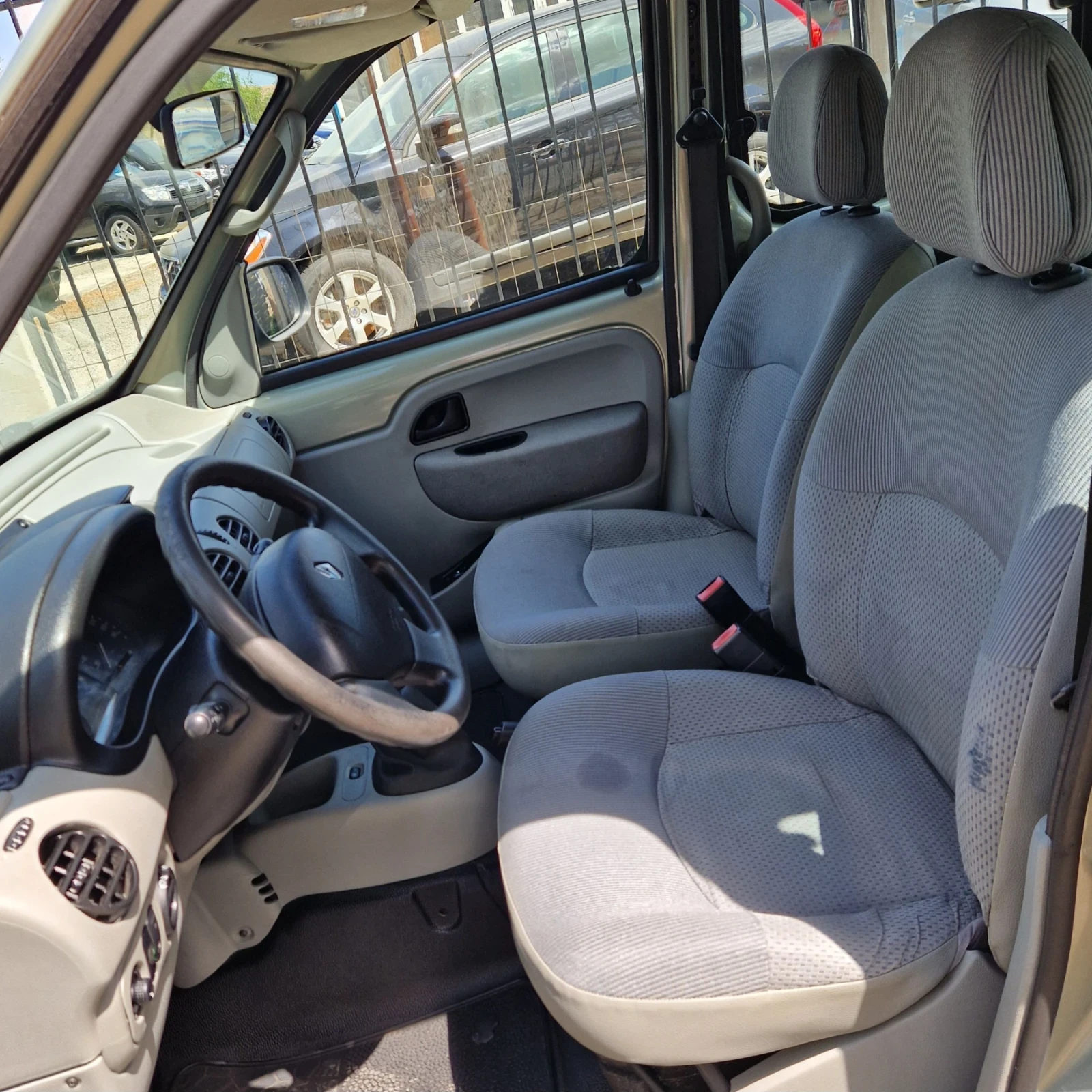 Renault Kangoo 1.9DTI Климатик , снимка 6 - Автомобили и джипове - 55665620