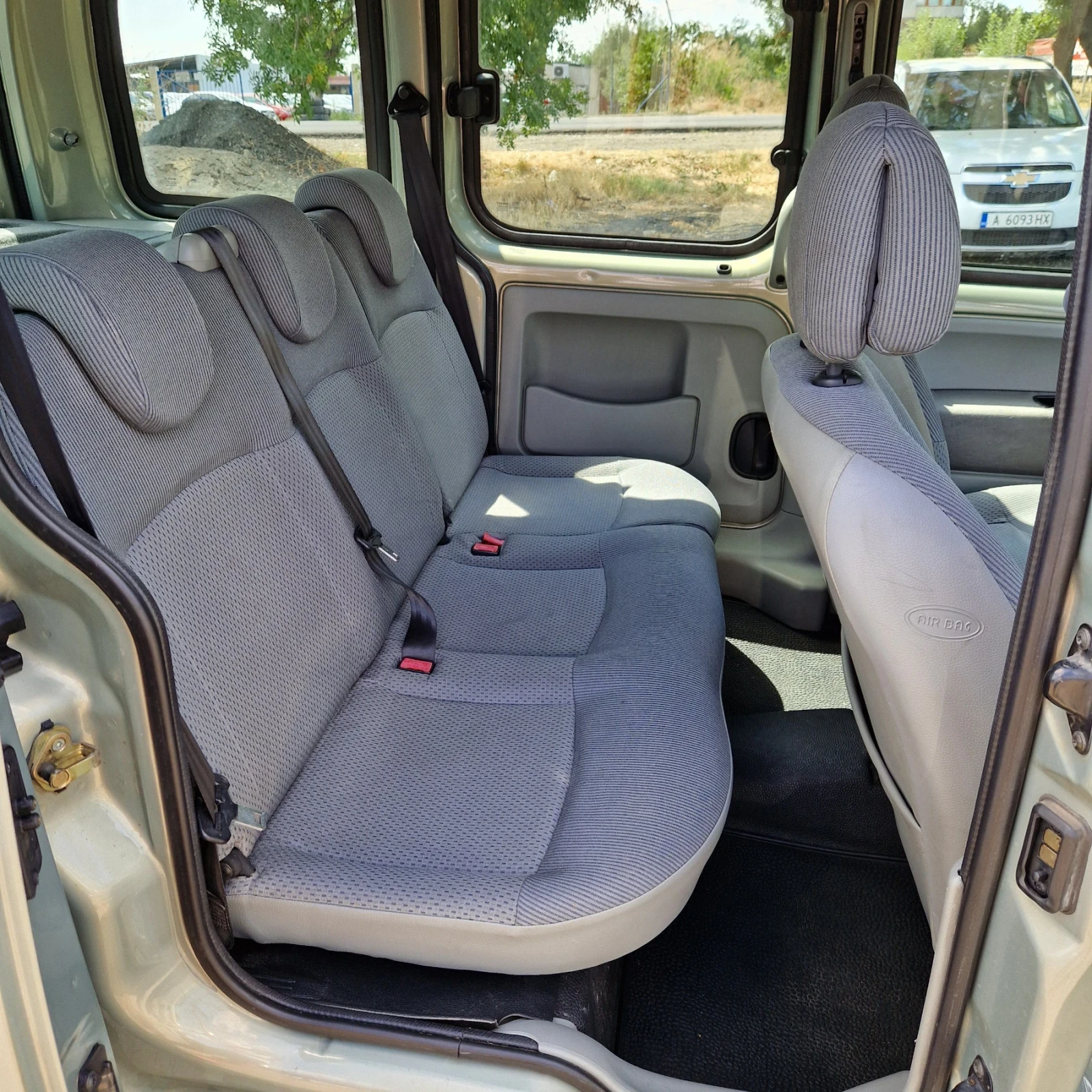 Renault Kangoo 1.9DTI Климатик , снимка 10 - Автомобили и джипове - 55665620