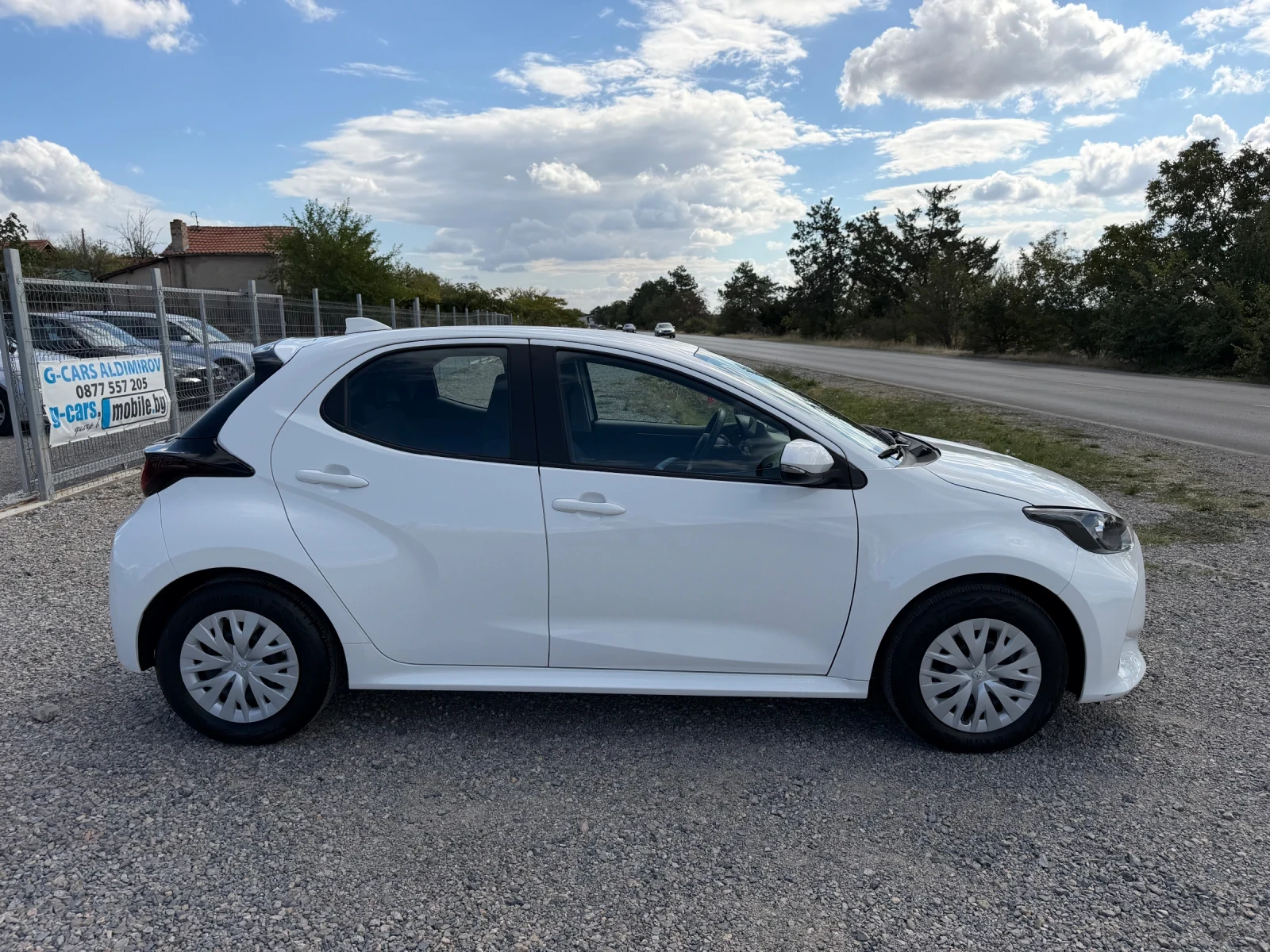 Toyota Yaris 1, 5/HIBRID, снимка 3 - Автомобили и джипове - 56316215