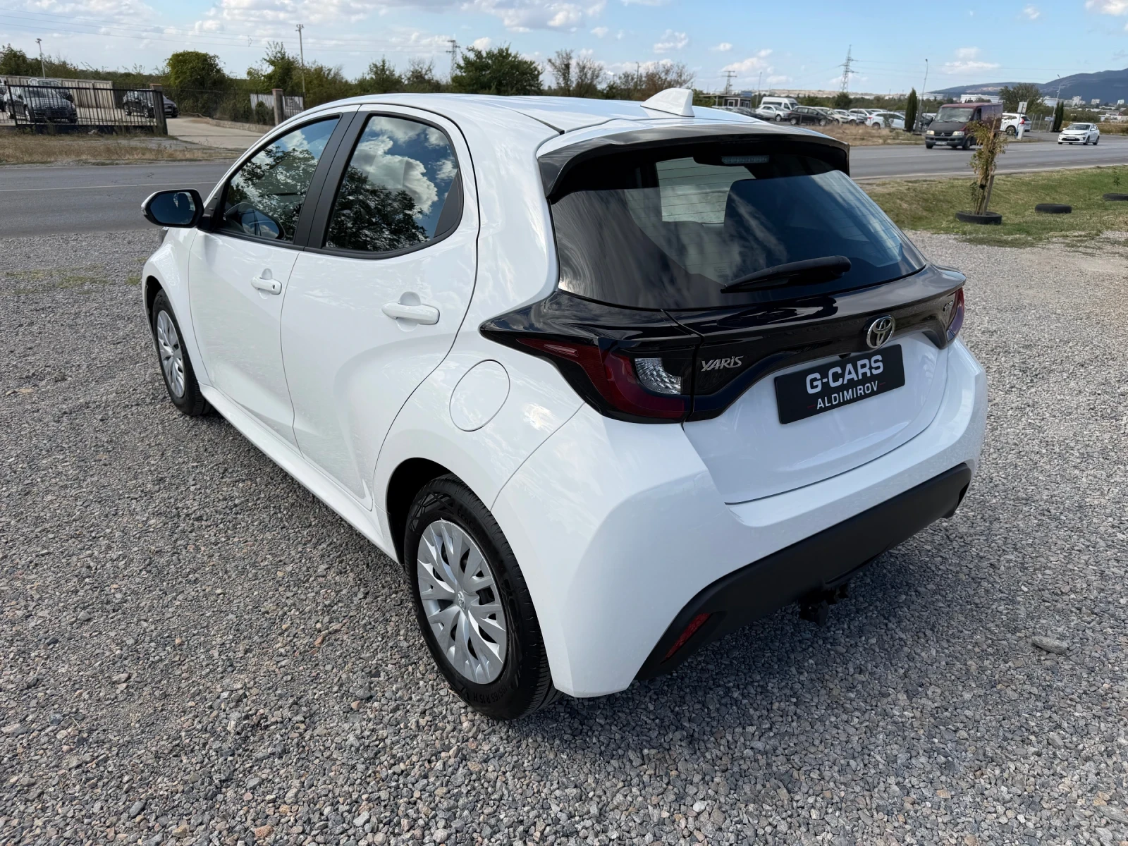 Toyota Yaris 1, 5/HIBRID, снимка 6 - Автомобили и джипове - 56316215