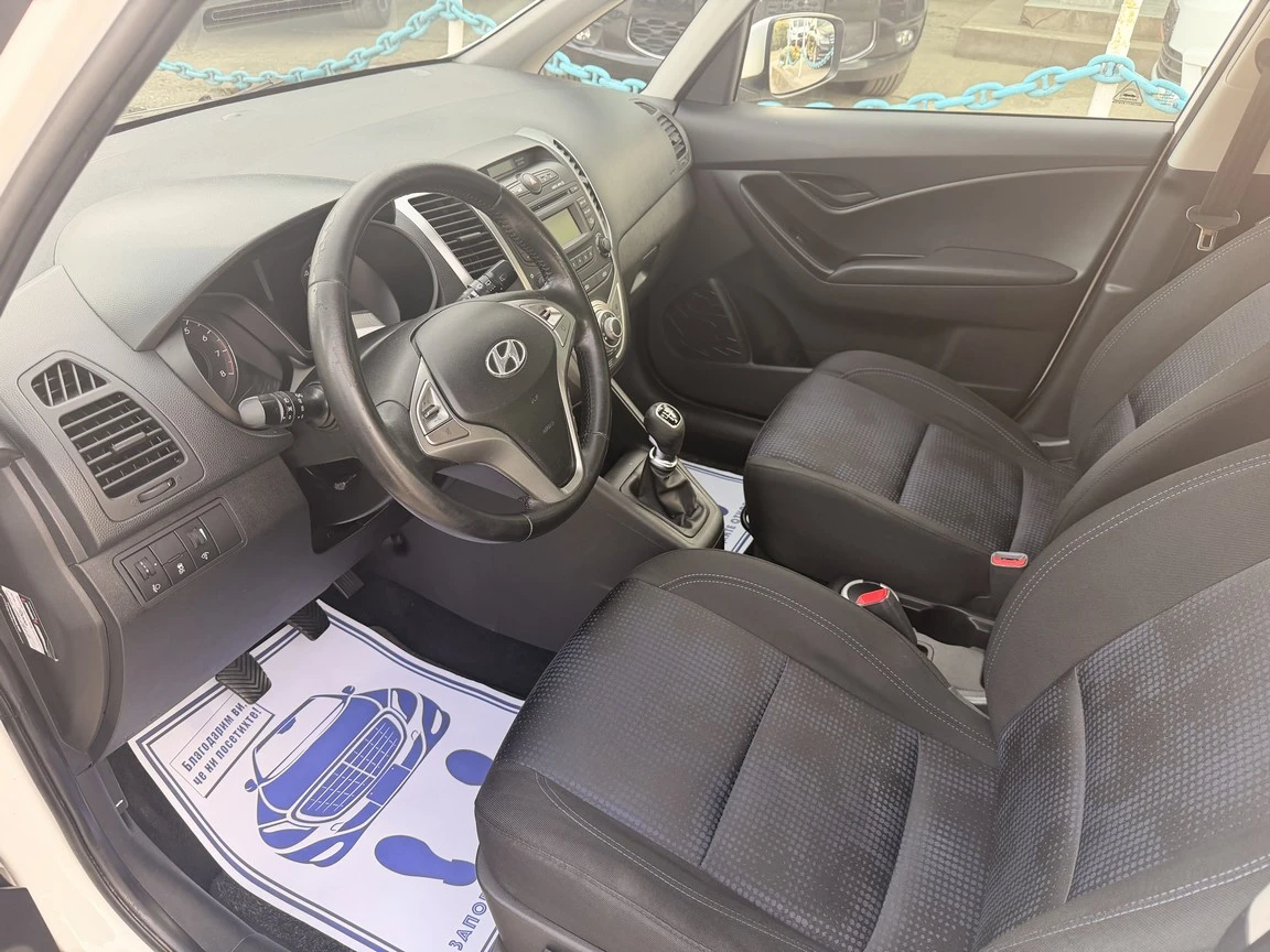 Hyundai Ix20 1.4i 90ks, снимка 7 - Автомобили и джипове - 56409705