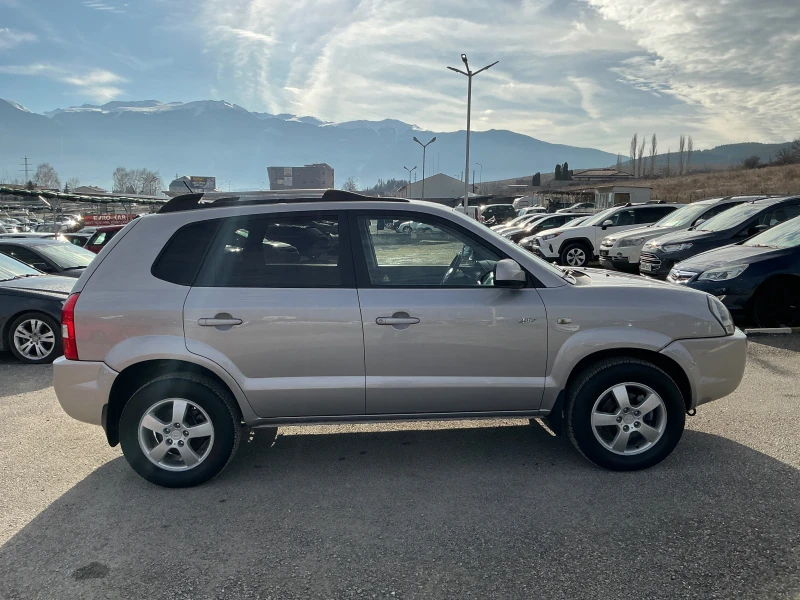 Hyundai Tucson 2.0 I, снимка 4 - Автомобили и джипове - 48833159