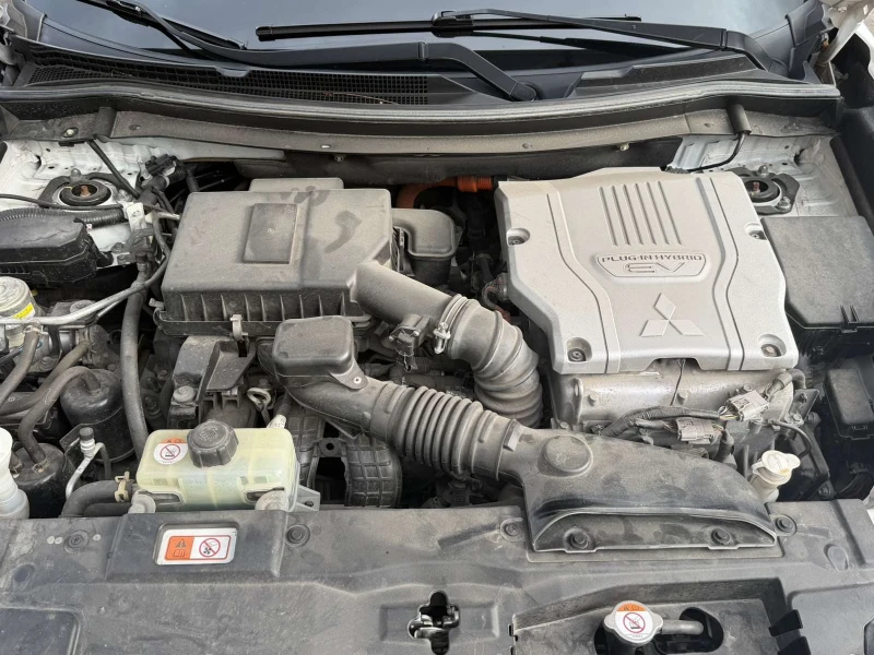 Mitsubishi Outlander БАРТЕР!!!НОВ!!!, снимка 12 - Автомобили и джипове - 53036368