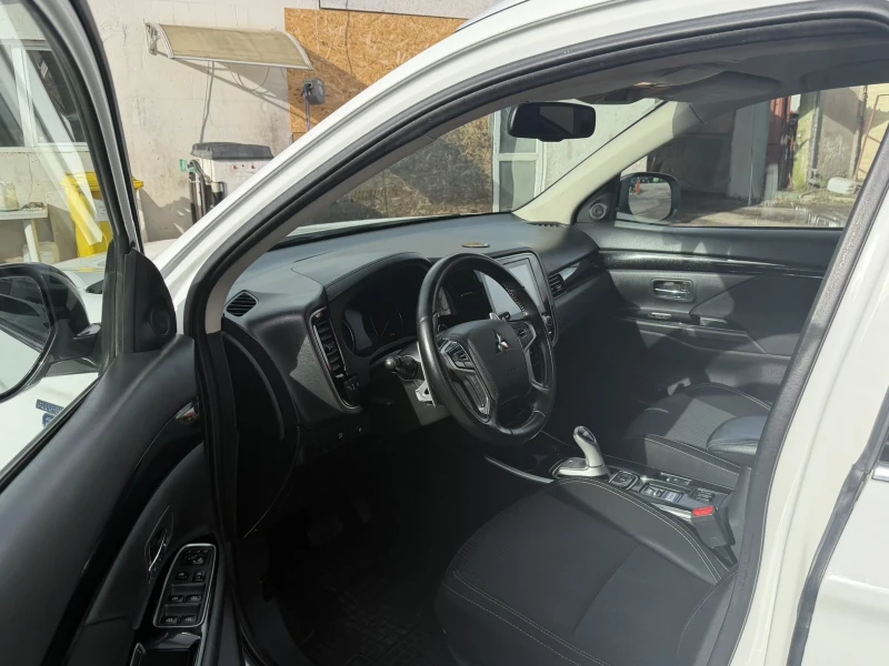 Mitsubishi Outlander БАРТЕР!!!НОВ!!!, снимка 10 - Автомобили и джипове - 53036368