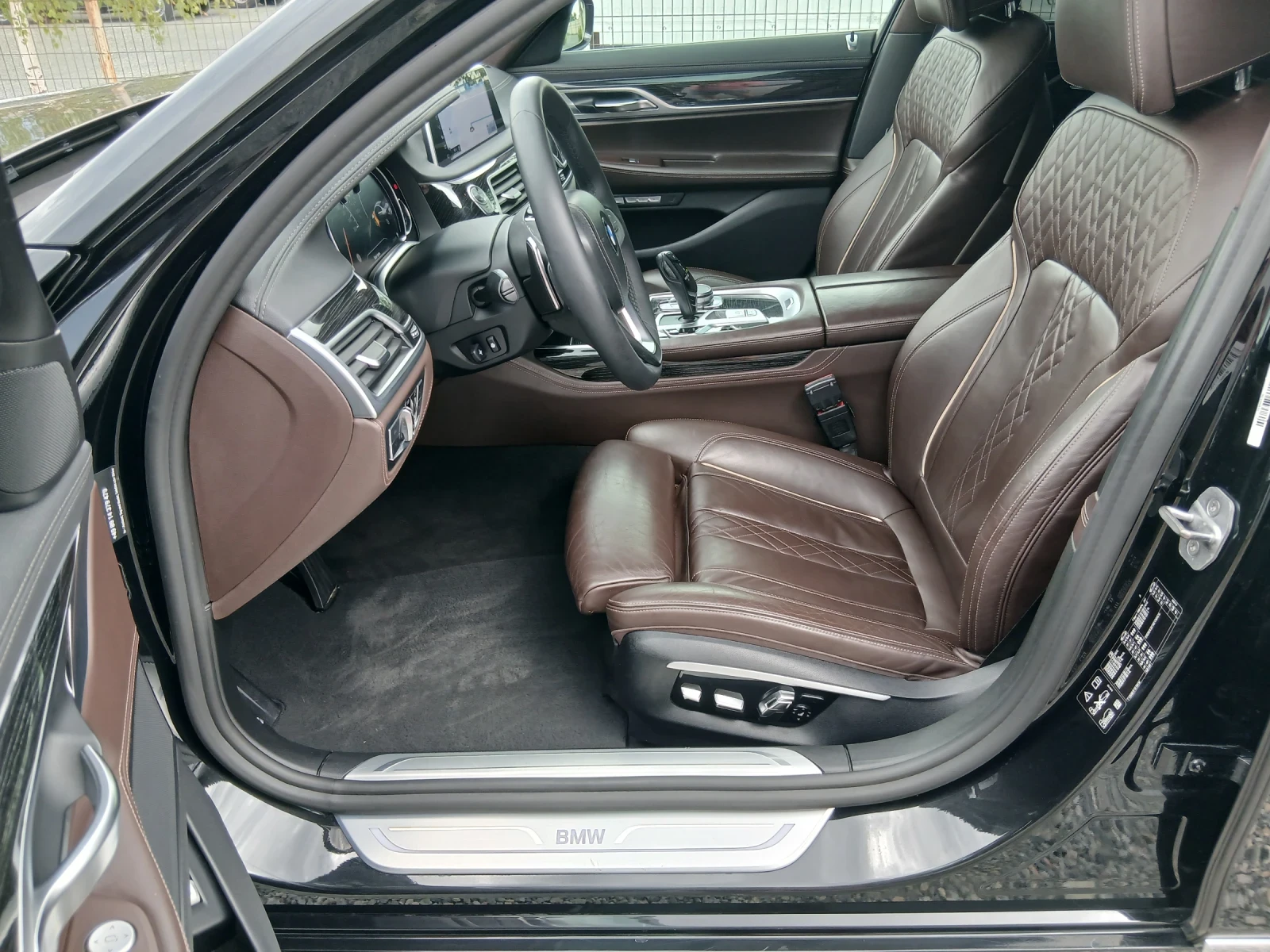 BMW 740  КАТО НОВА , снимка 16 - Автомобили и джипове - 49158542
