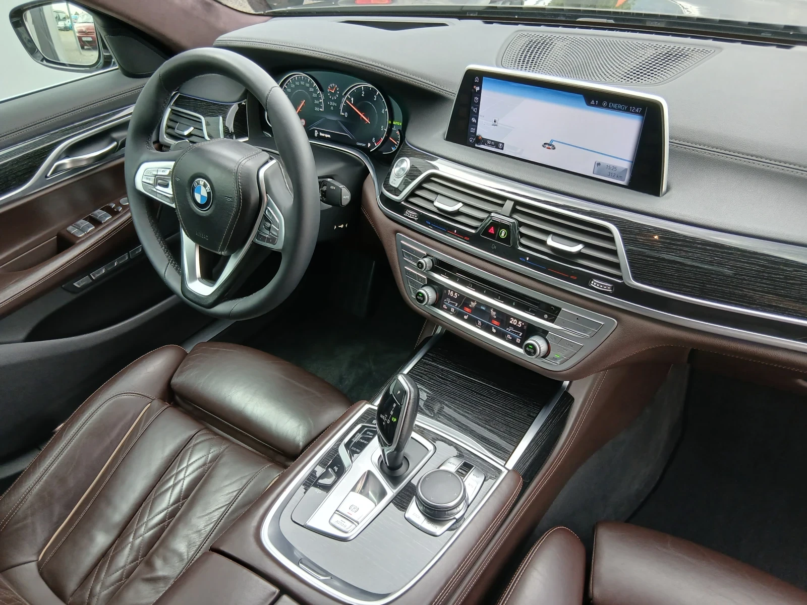 BMW 740  КАТО НОВА , снимка 13 - Автомобили и джипове - 49158542