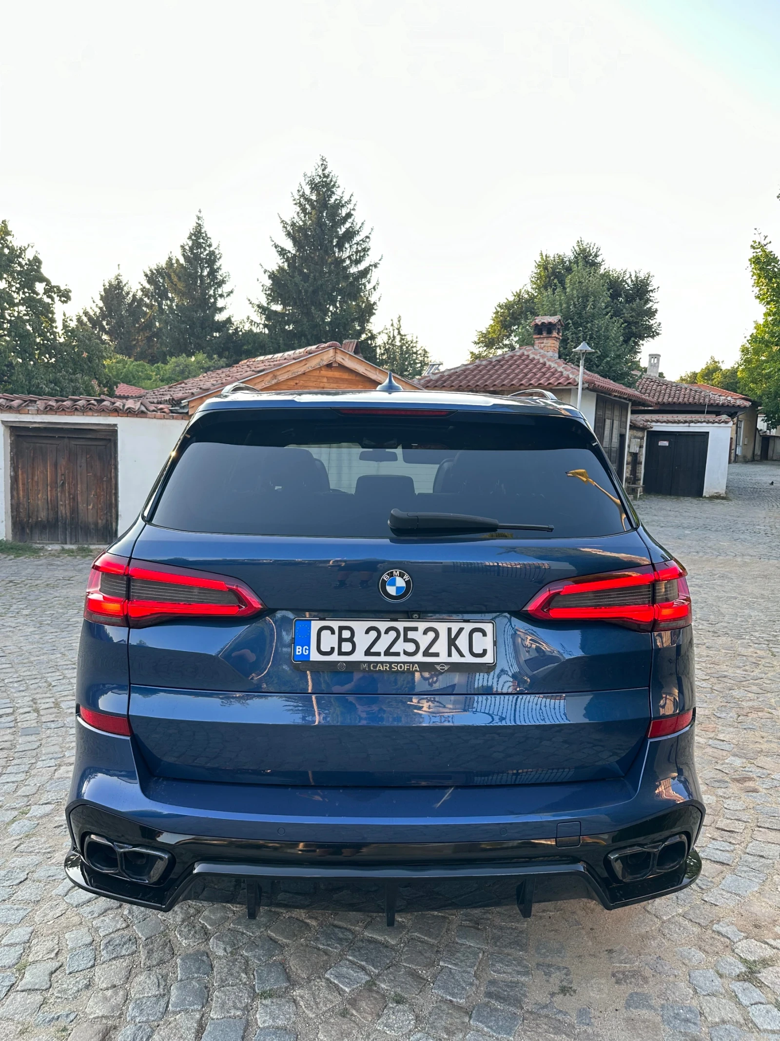 BMW X5 M50i - изображение 7