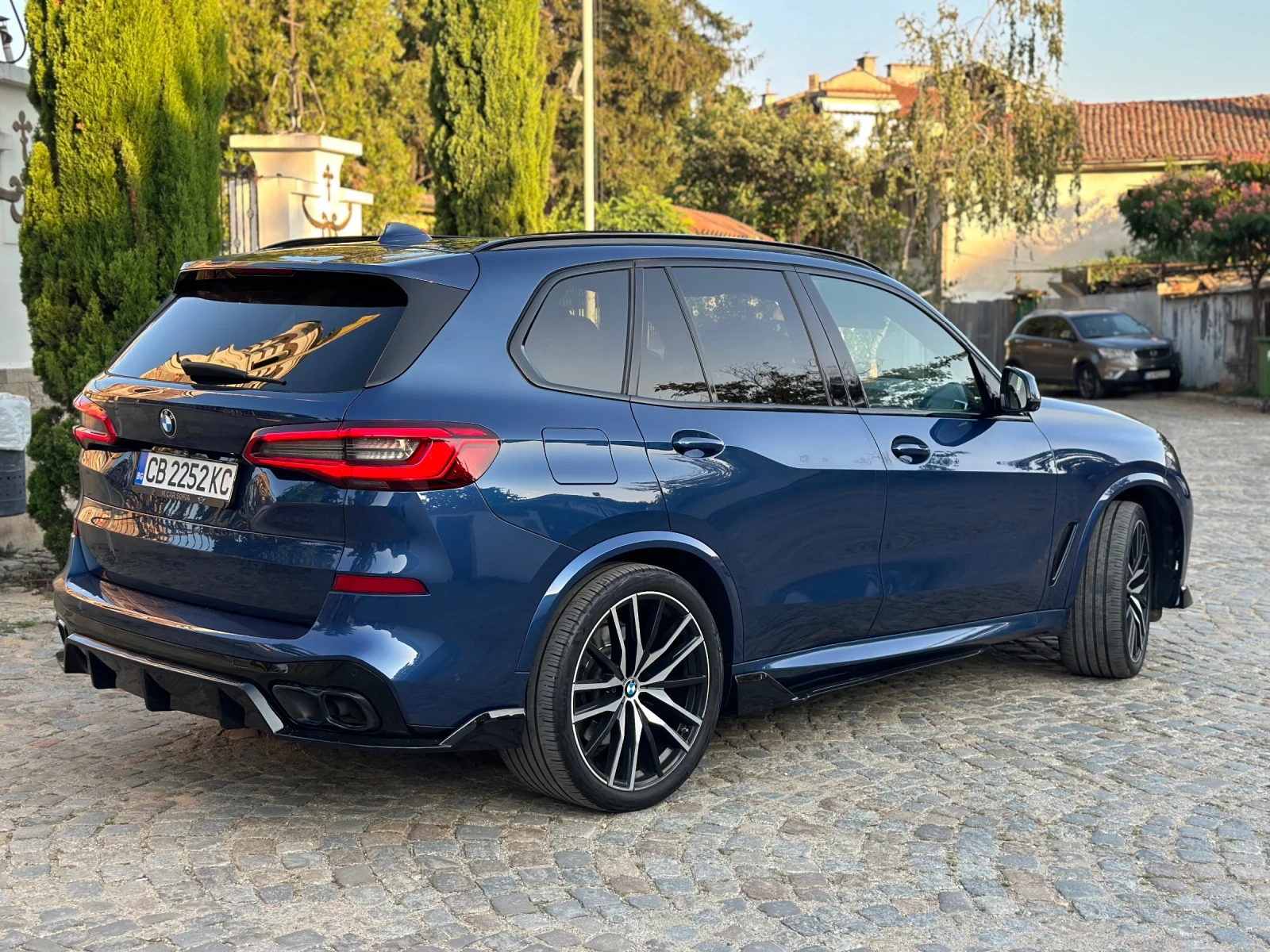 BMW X5 M50i - изображение 4