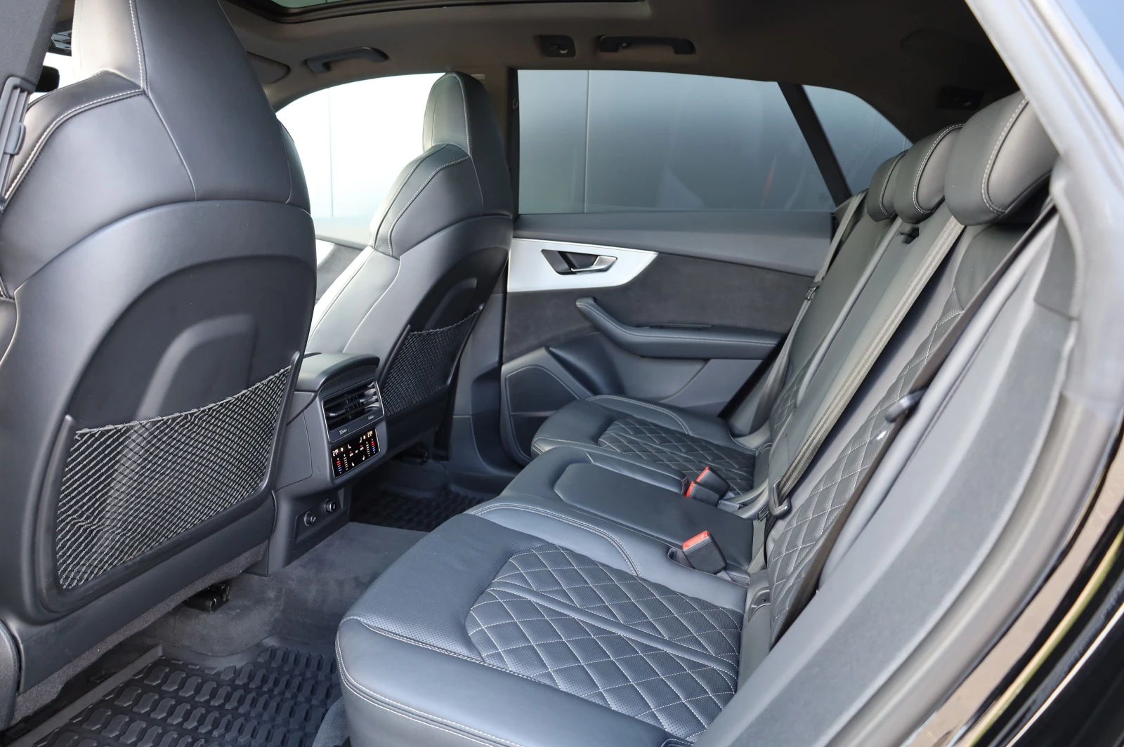 Audi Q8 3XS-LINE* RS* HD MATRIX LIGHTS* PANO* 360* B&O* , снимка 16 - Автомобили и джипове - 54748983