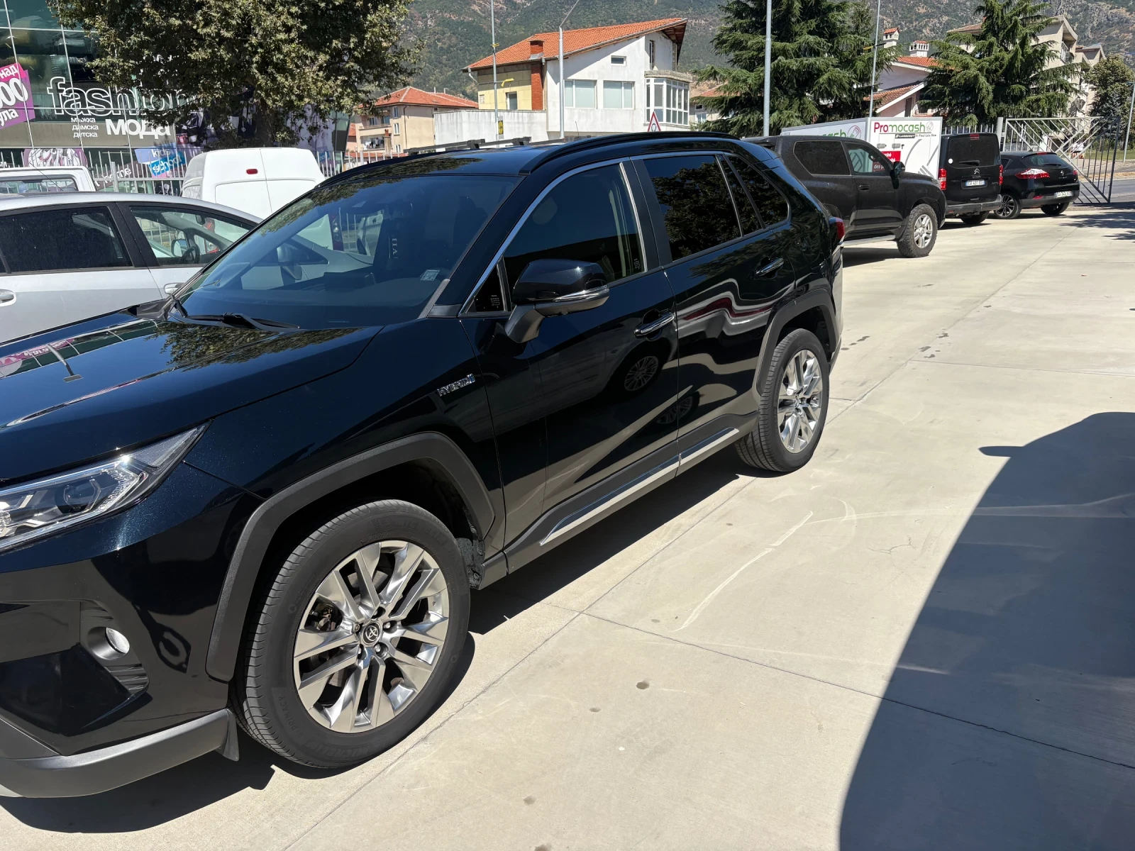 Toyota Rav4 HYBRID ГАРАНЦИЯ, снимка 2 - Автомобили и джипове - 55963435