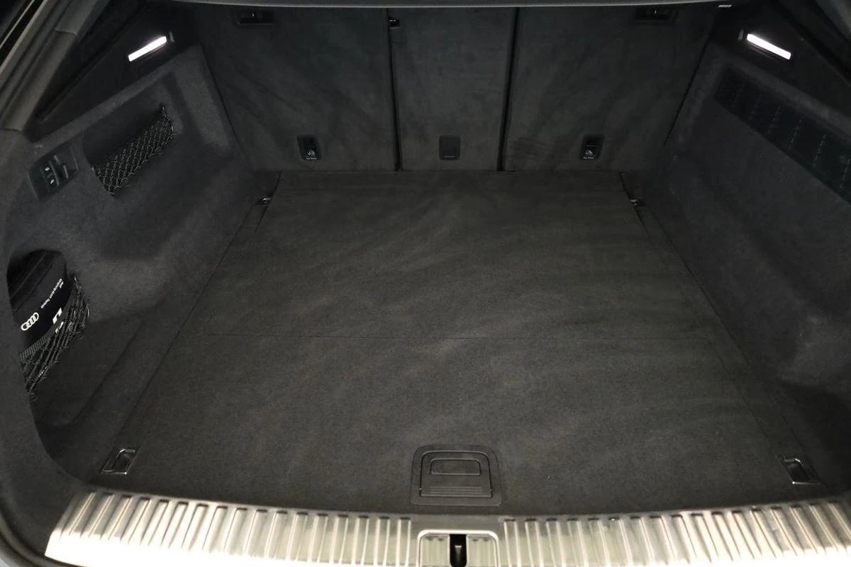 Audi RSQ8 PERFORMANCE / CERAMIC / BLACK OPTIC / MATRIX/ PANO, снимка 16 - Автомобили и джипове - 56020420