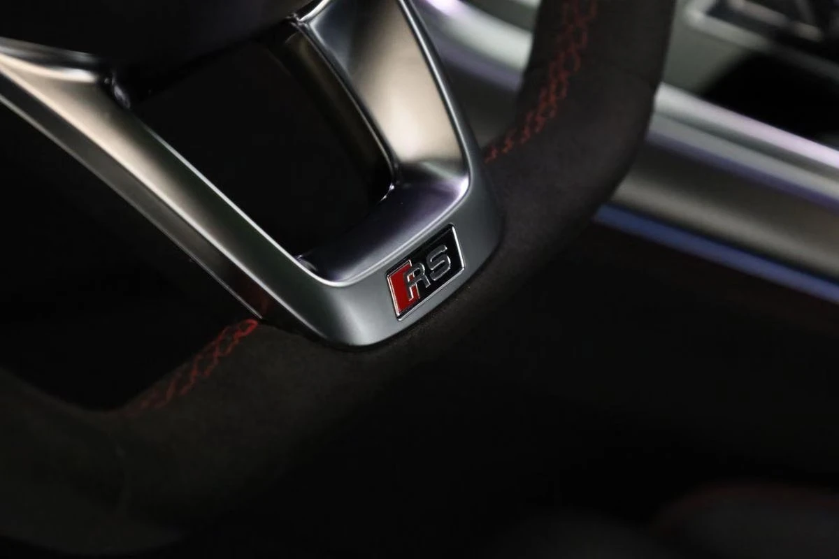 Audi RSQ8 PERFORMANCE / CERAMIC / BLACK OPTIC / MATRIX/ PANO, снимка 10 - Автомобили и джипове - 56020420