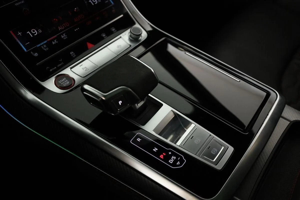 Audi RSQ8 PERFORMANCE / CERAMIC / BLACK OPTIC / MATRIX/ PANO, снимка 12 - Автомобили и джипове - 56020420