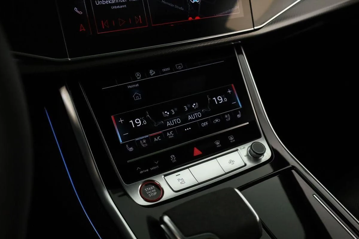 Audi RSQ8 PERFORMANCE / CERAMIC / BLACK OPTIC / MATRIX/ PANO, снимка 11 - Автомобили и джипове - 56020420