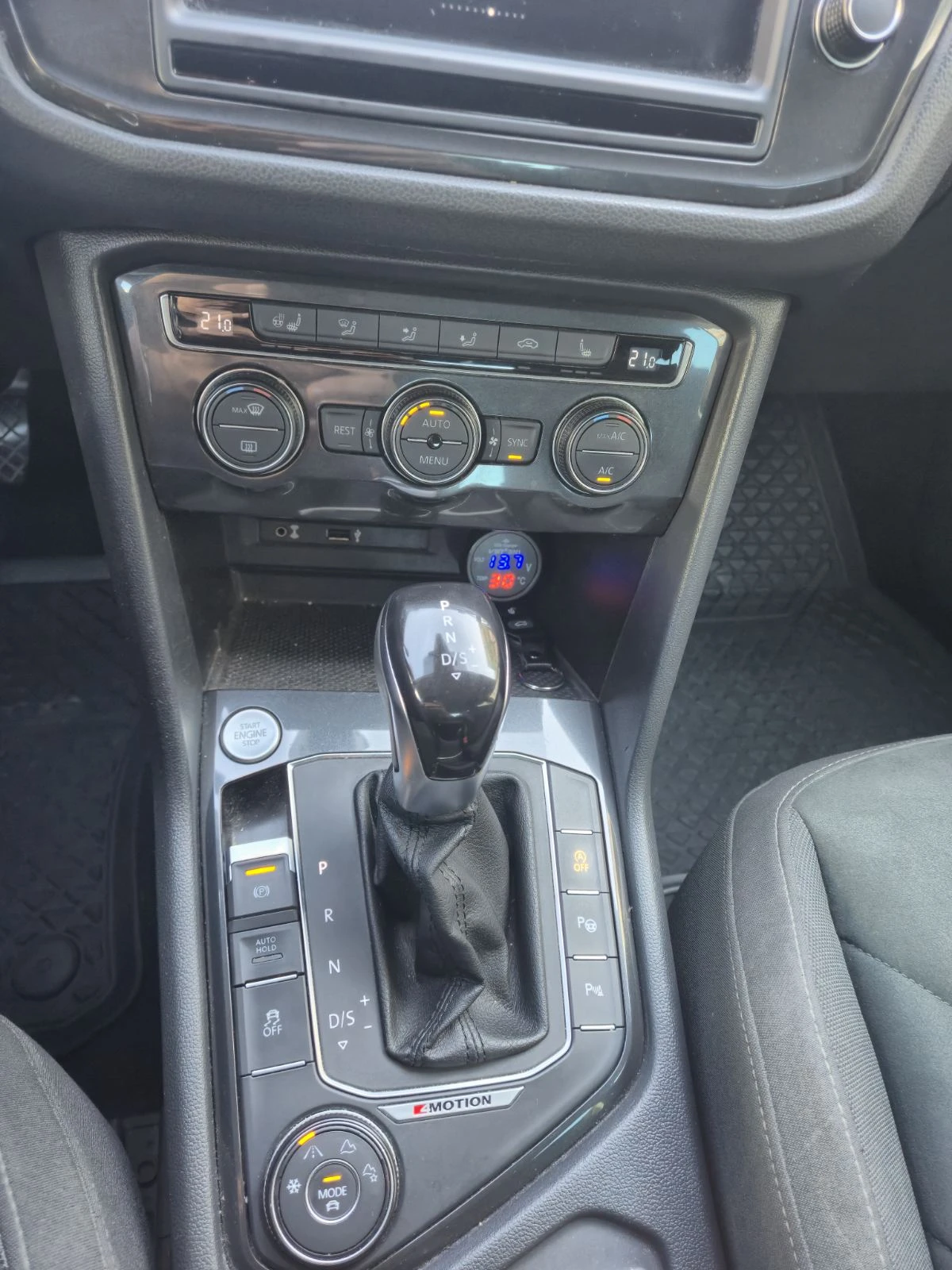 VW Tiguan, снимка 15 - Автомобили и джипове - 56440341