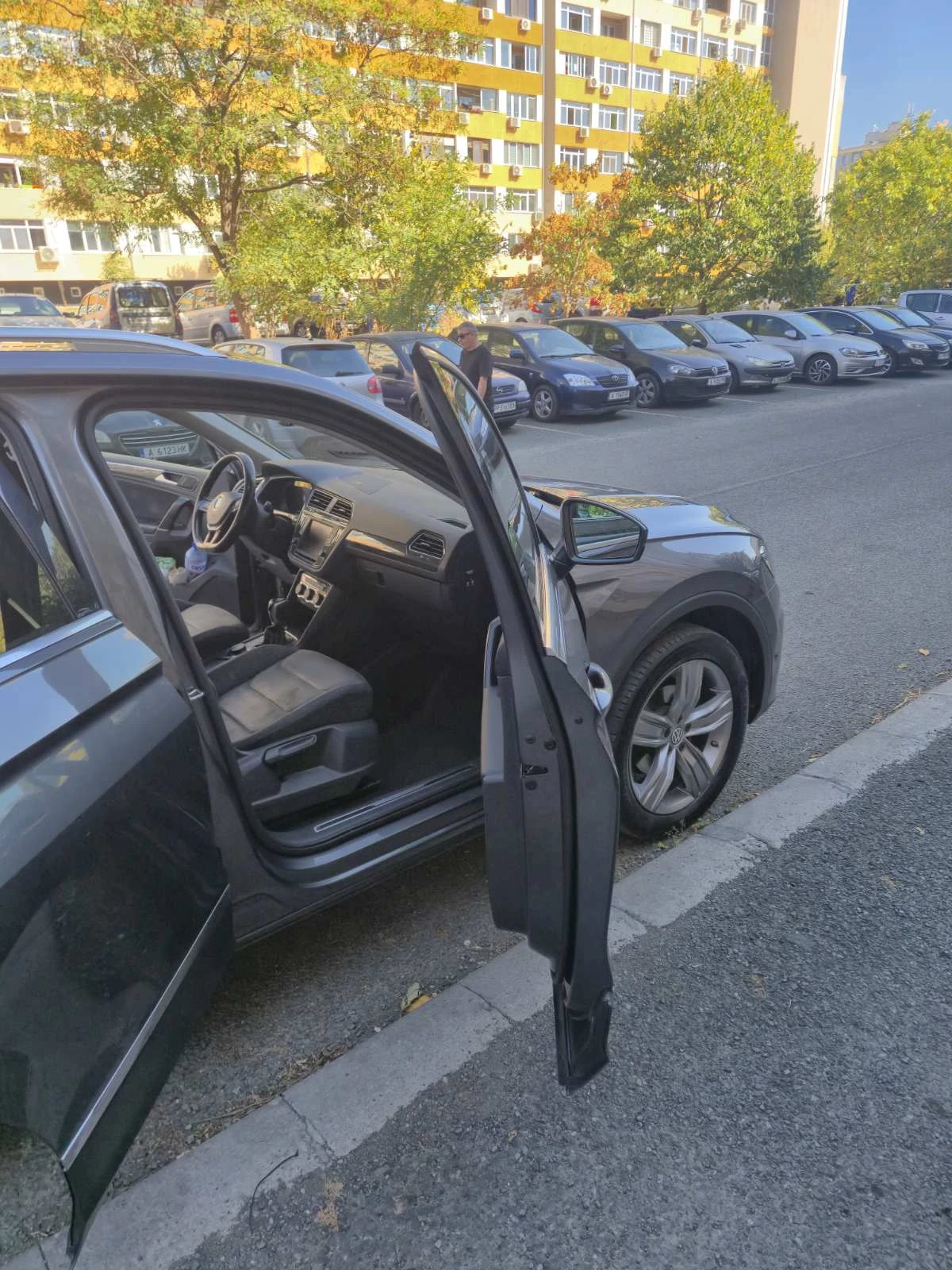 VW Tiguan, снимка 3 - Автомобили и джипове - 56440341