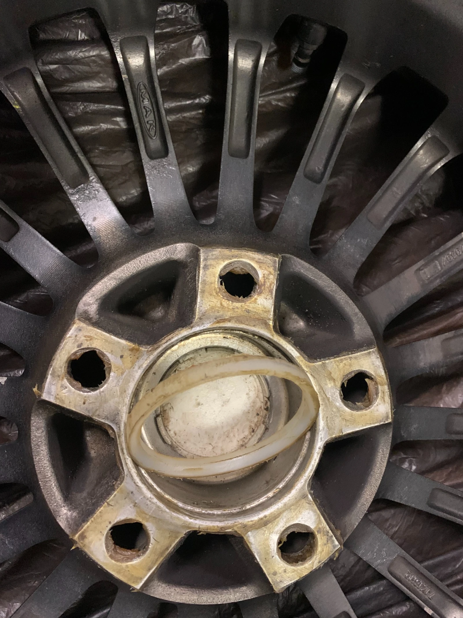 ���� � ������ 215/70R16 �� Mitsubishi Outlander | Mobile.bg � ����������� 4