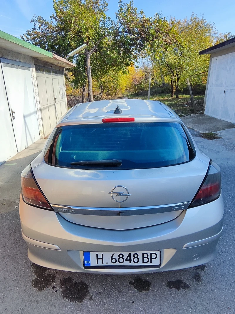 Opel Astra H 1.9 GTC, снимка 8 - Автомобили и джипове - 47801373