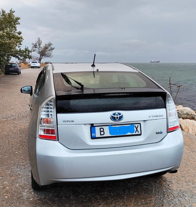 Toyota Prius 1.8 Hybrid, снимка 4 - Автомобили и джипове - 48015779