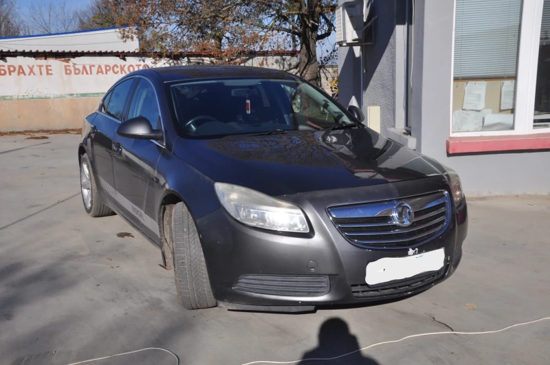 Opel Insignia 1.8, снимка 1 - Автомобили и джипове - 48026335