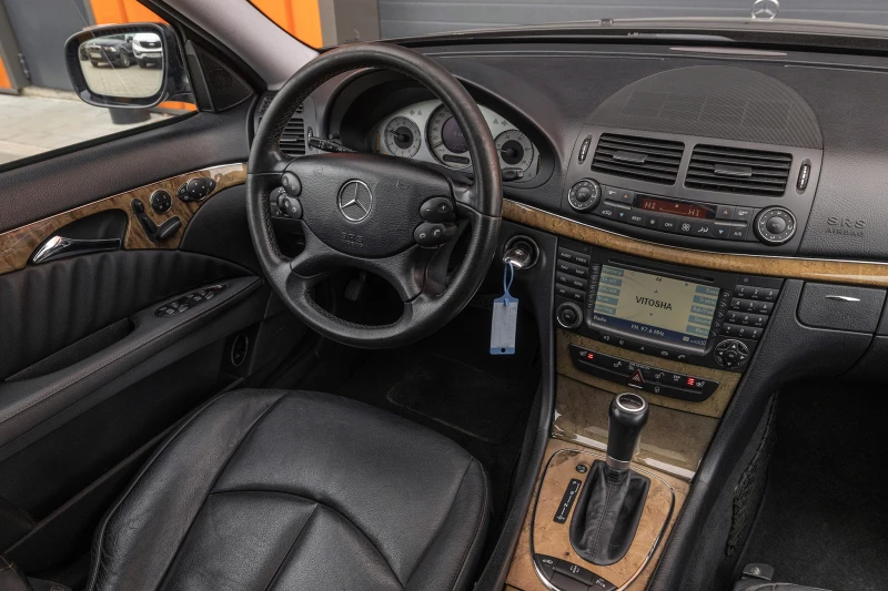 Mercedes-Benz E 300 CDI Avantgarde, снимка 11 - Автомобили и джипове - 49052689