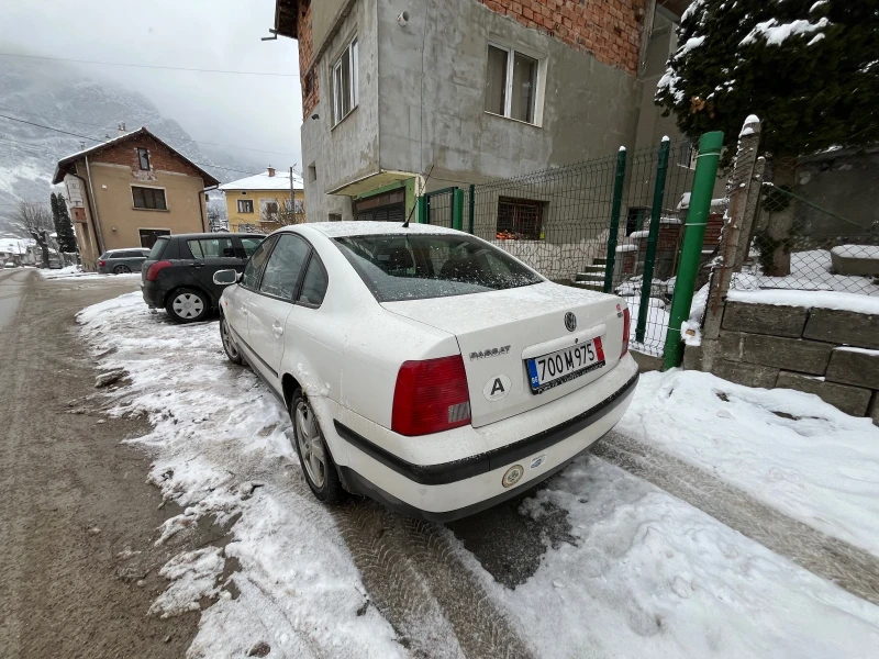 VW Passat, снимка 5 - Автомобили и джипове - 49238246