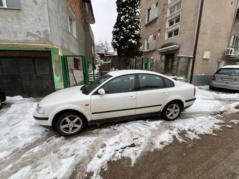 VW Passat, снимка 4 - Автомобили и джипове - 49238246