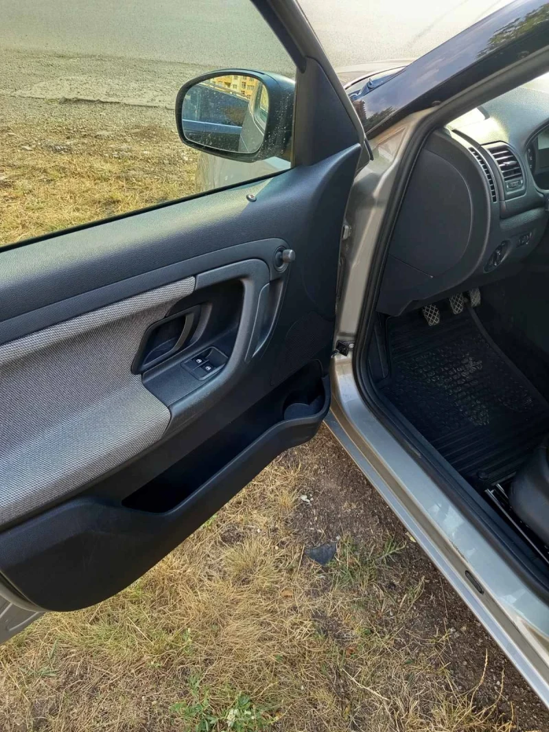 Skoda Roomster 1.6, снимка 9 - Автомобили и джипове - 52572543