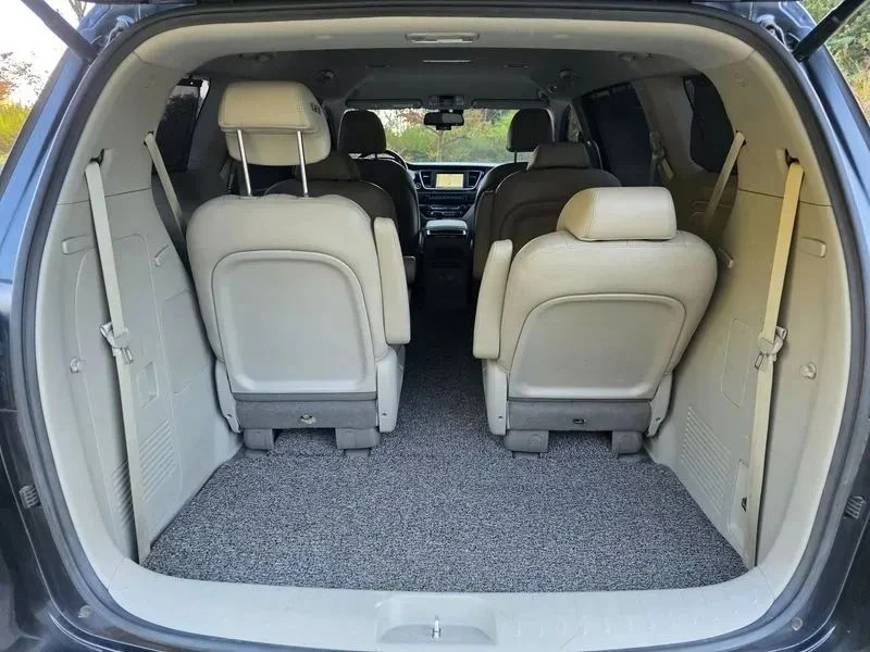 Kia Carnival, снимка 13 - Автомобили и джипове - 56689502