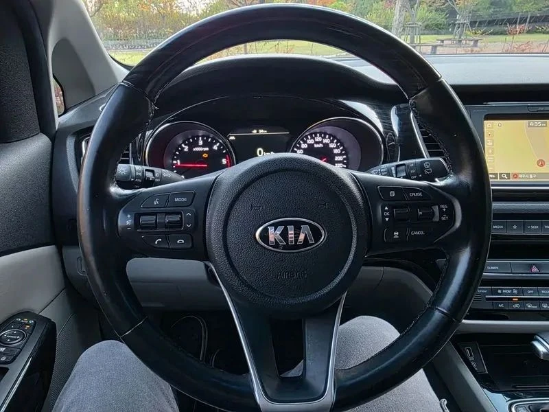 Kia Carnival, снимка 15 - Автомобили и джипове - 56689502