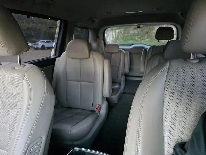 Kia Carnival, снимка 12 - Автомобили и джипове - 56689502
