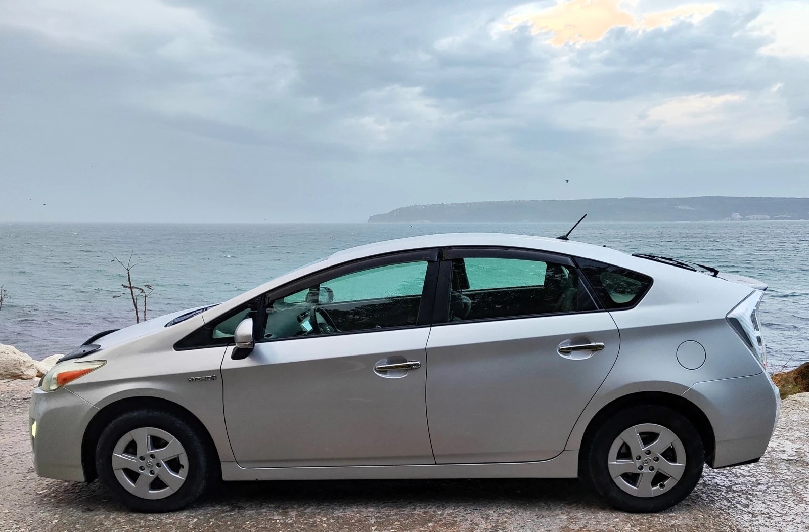 Toyota Prius 1.8 Hybrid - изображение 2