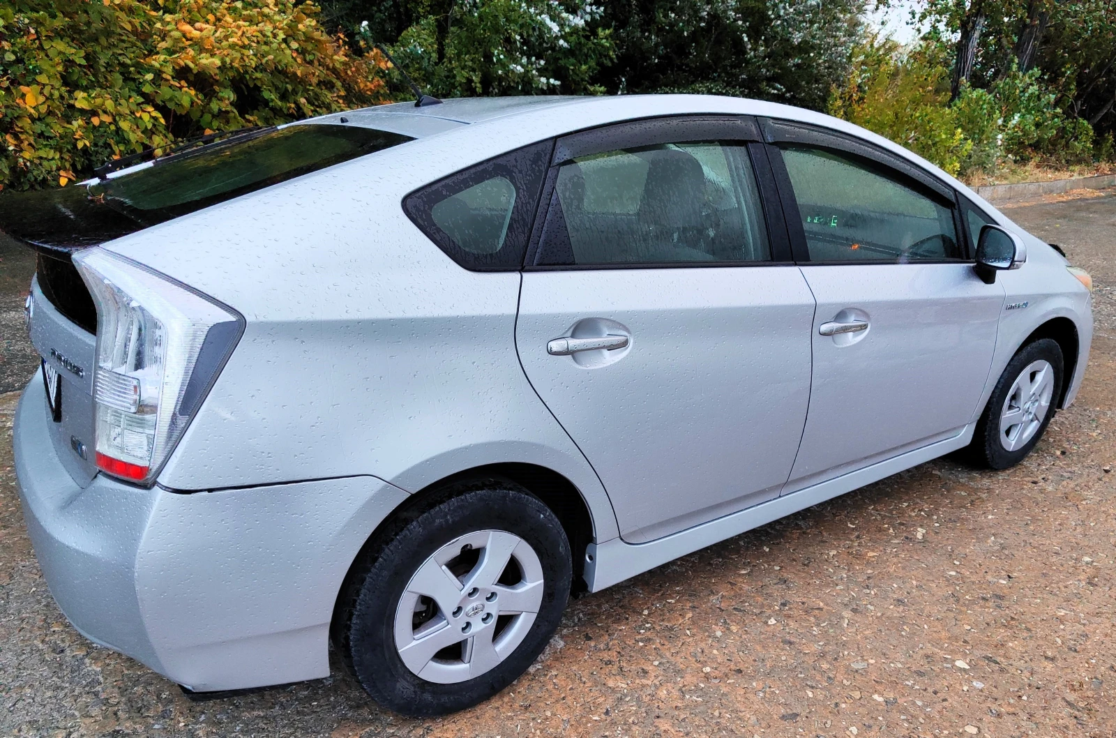 Toyota Prius 1.8 Hybrid - изображение 3