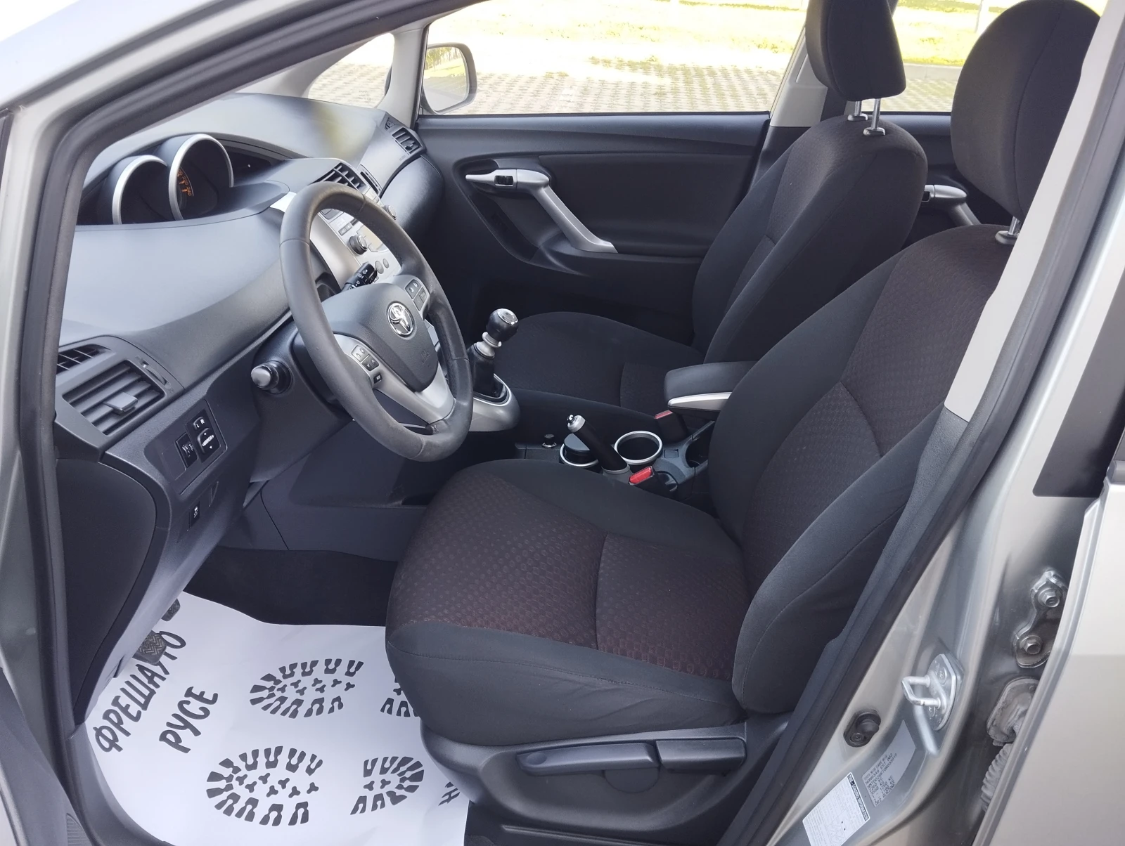 Toyota Corolla verso 2.0D4D - изображение 6