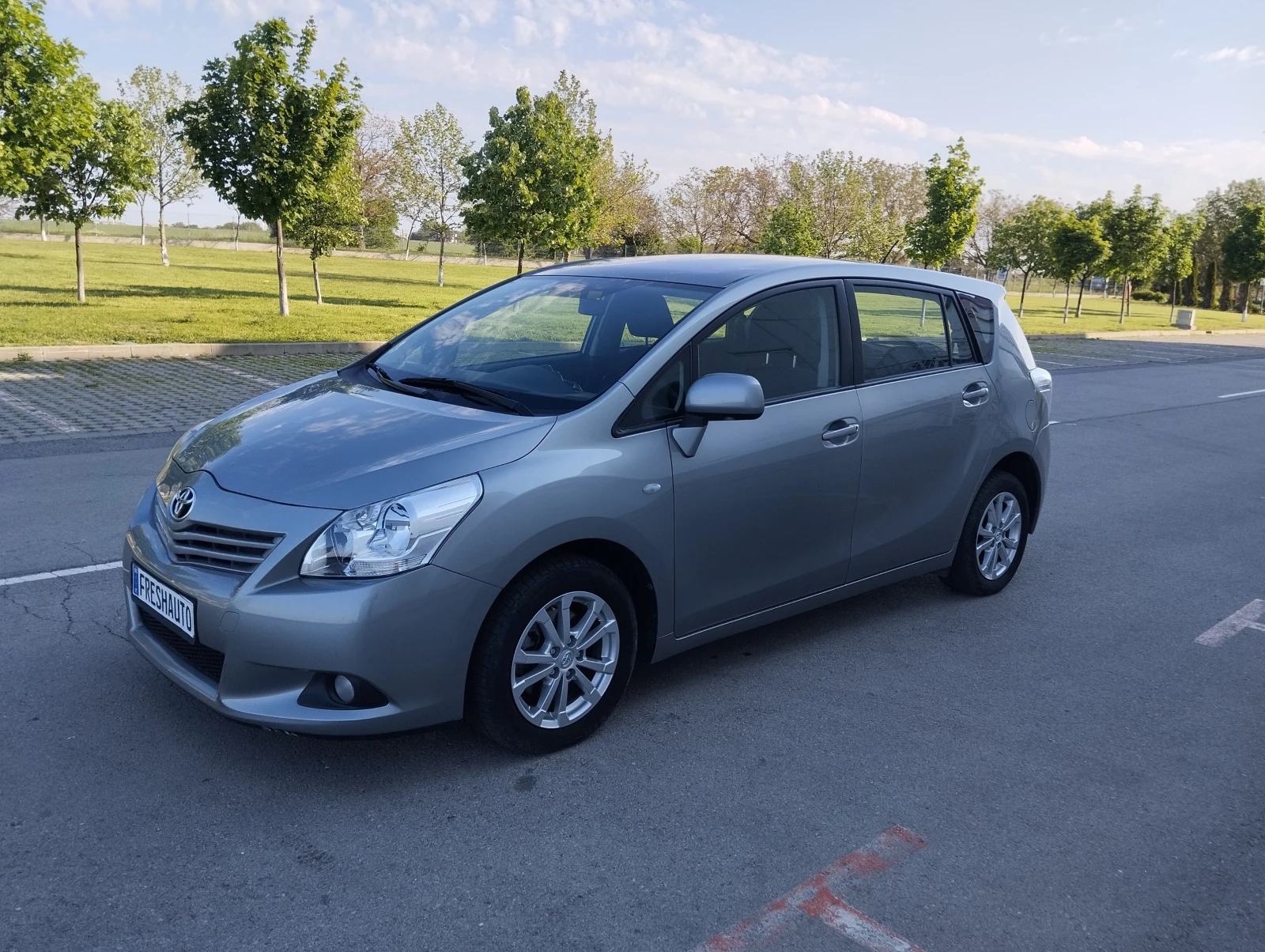Toyota Corolla verso 2.0D4D - изображение 3