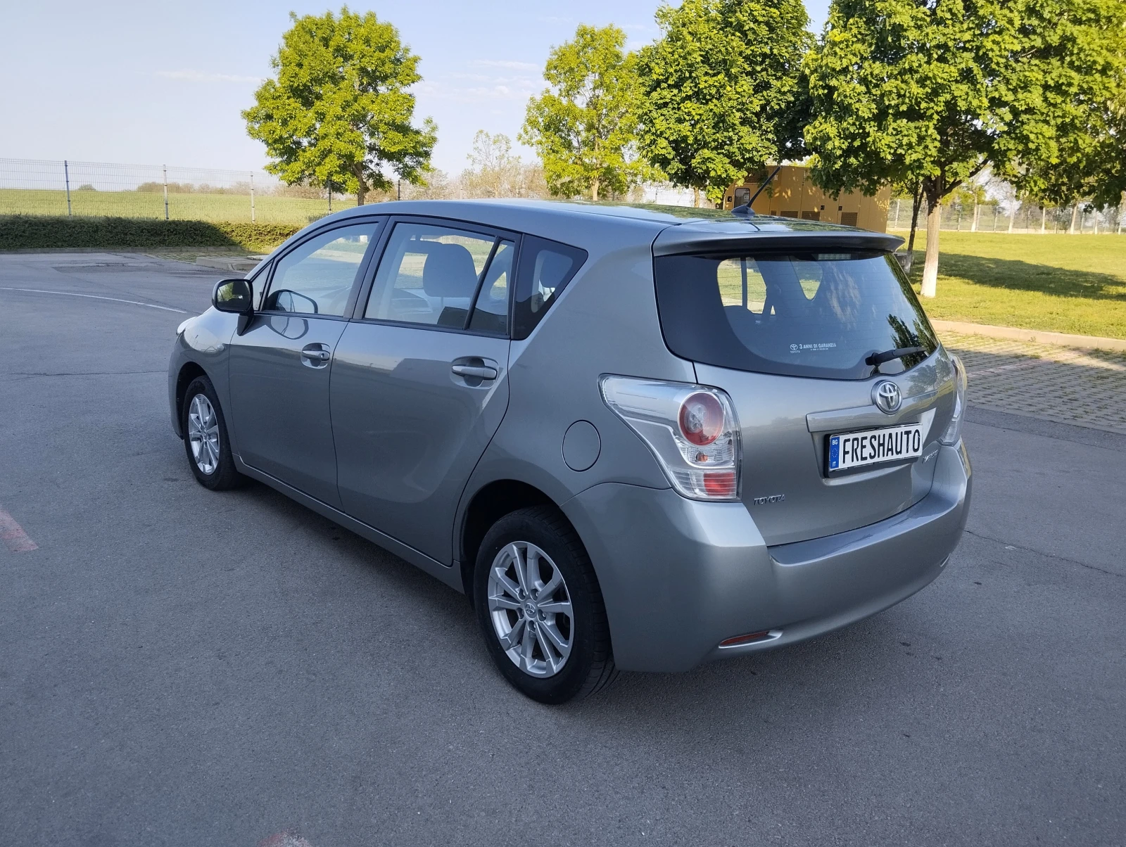 Toyota Corolla verso 2.0D4D - изображение 4