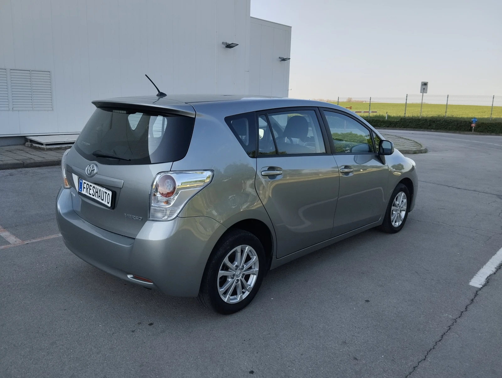 Toyota Corolla verso 2.0D4D - изображение 5