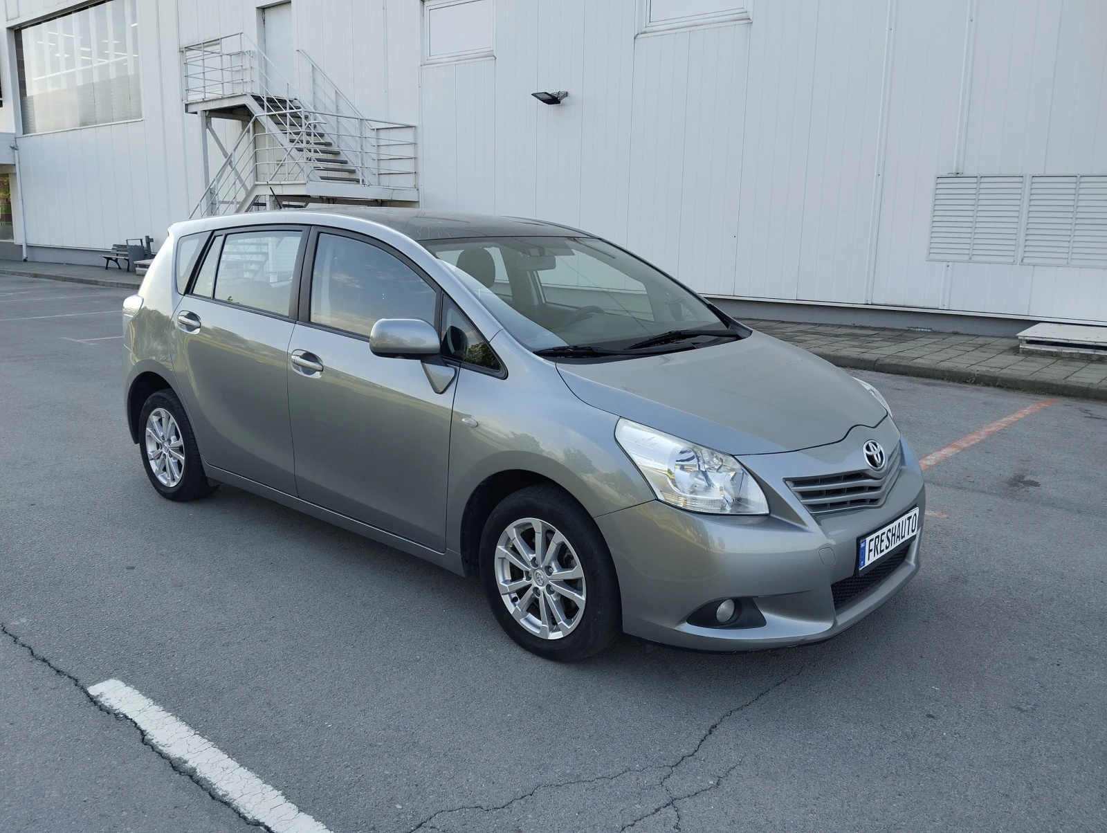 Toyota Corolla verso 2.0D4D - изображение 2