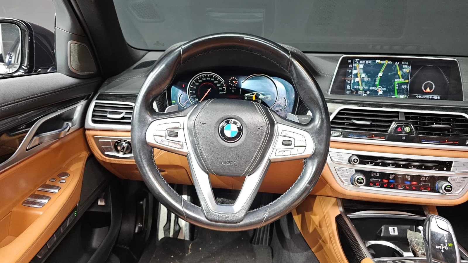BMW 740 XDRIVE * M PACK * DIS * 360 * ОБДУХ * HARMAN KARDO, снимка 11 - Автомобили и джипове - 54712771